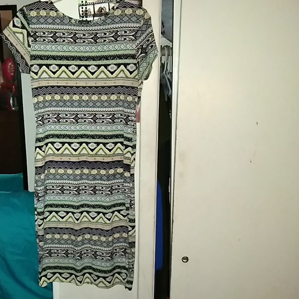 dresses - Picture 8 of 8